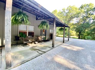 4045 E State Highway 90, Pineville, MO 64856