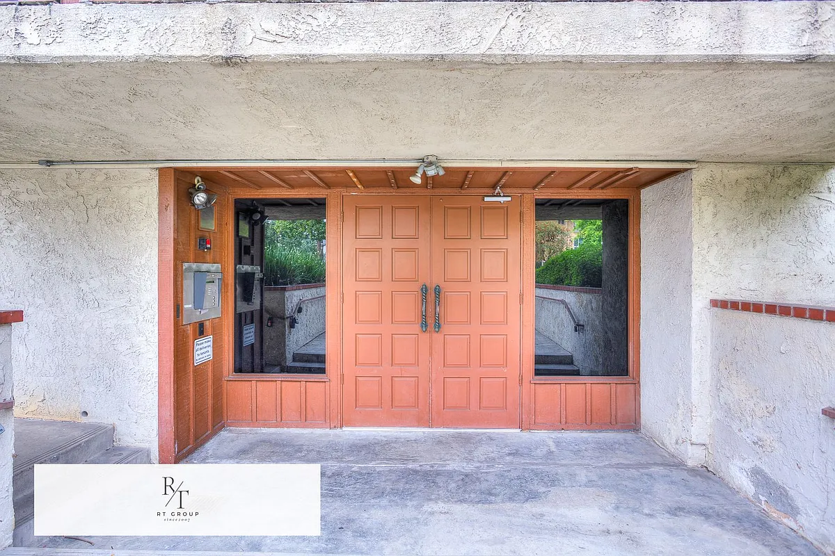 Building Photo - 125 S Sierra Madre Blvd #104