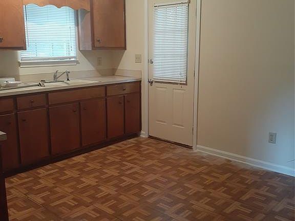2nd image of 2839 Kingman Dr