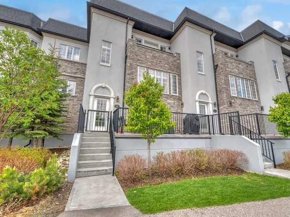 6 SW Quarry Gate SE, Calgary, AB T2C 5L4
