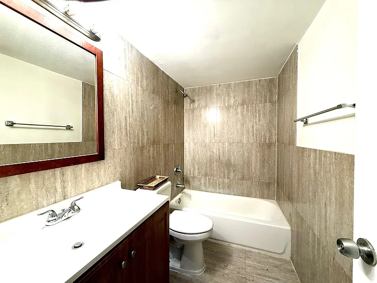 607 NE 29th Dr #22 — Photo 8