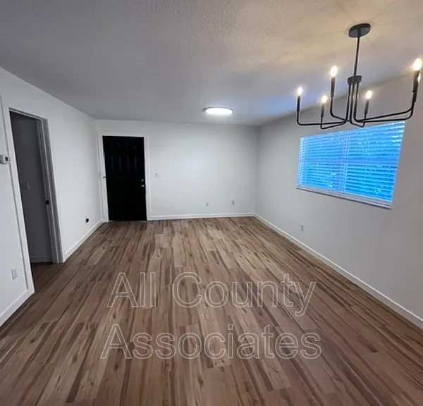 2267 Norman Dr #B — Photo 4