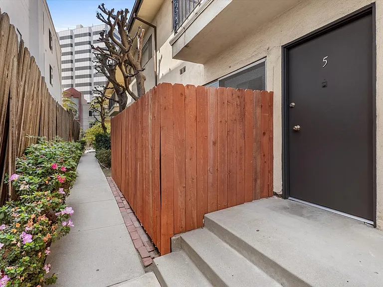 1236 McClellan Dr #5 — Photo 4