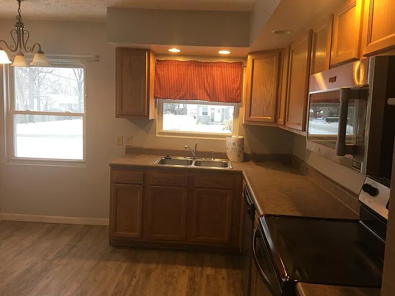 Kitchen with sat in area