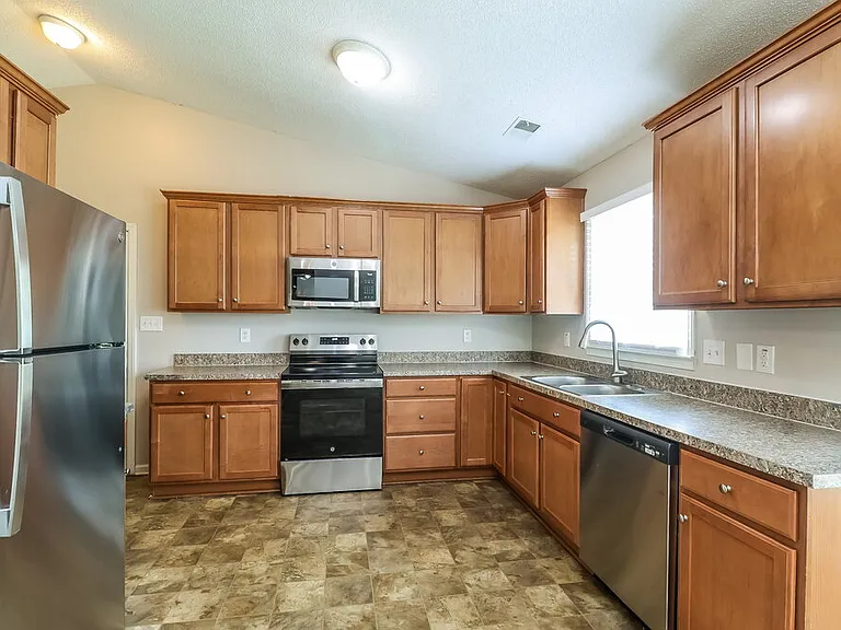 3557 Heather Ln — Photo 8