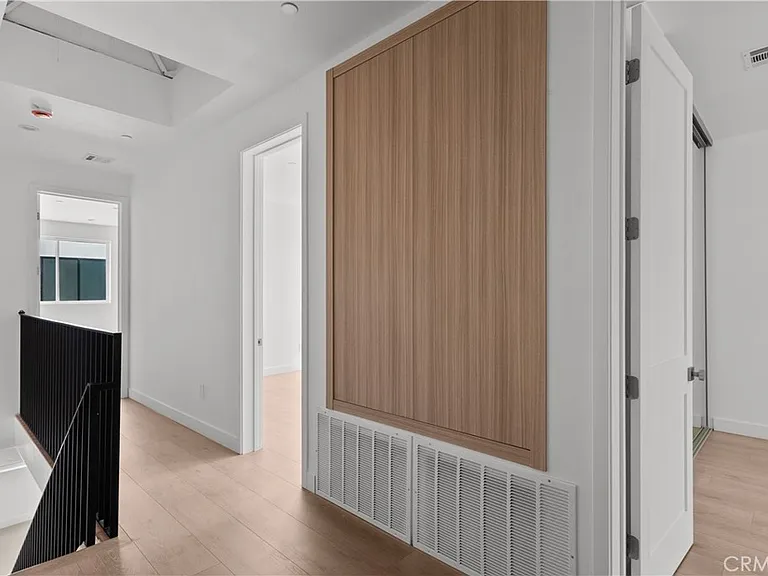 13944 Vanowen St — Photo 14