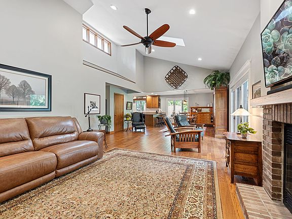 4th image of 5083 Northridge Dr