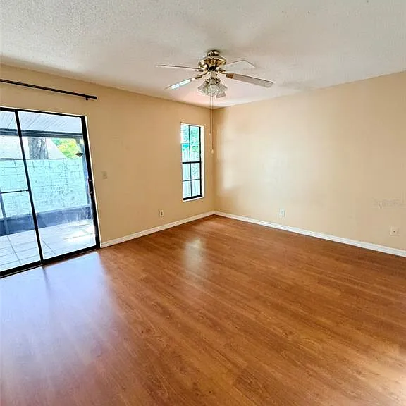 437 Wood Rose Ln — Photo 8