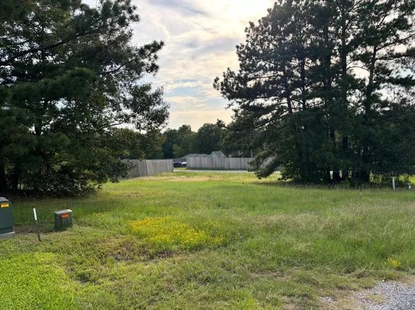 24 Silver Lakes Dr, Huntsville, TX 77340