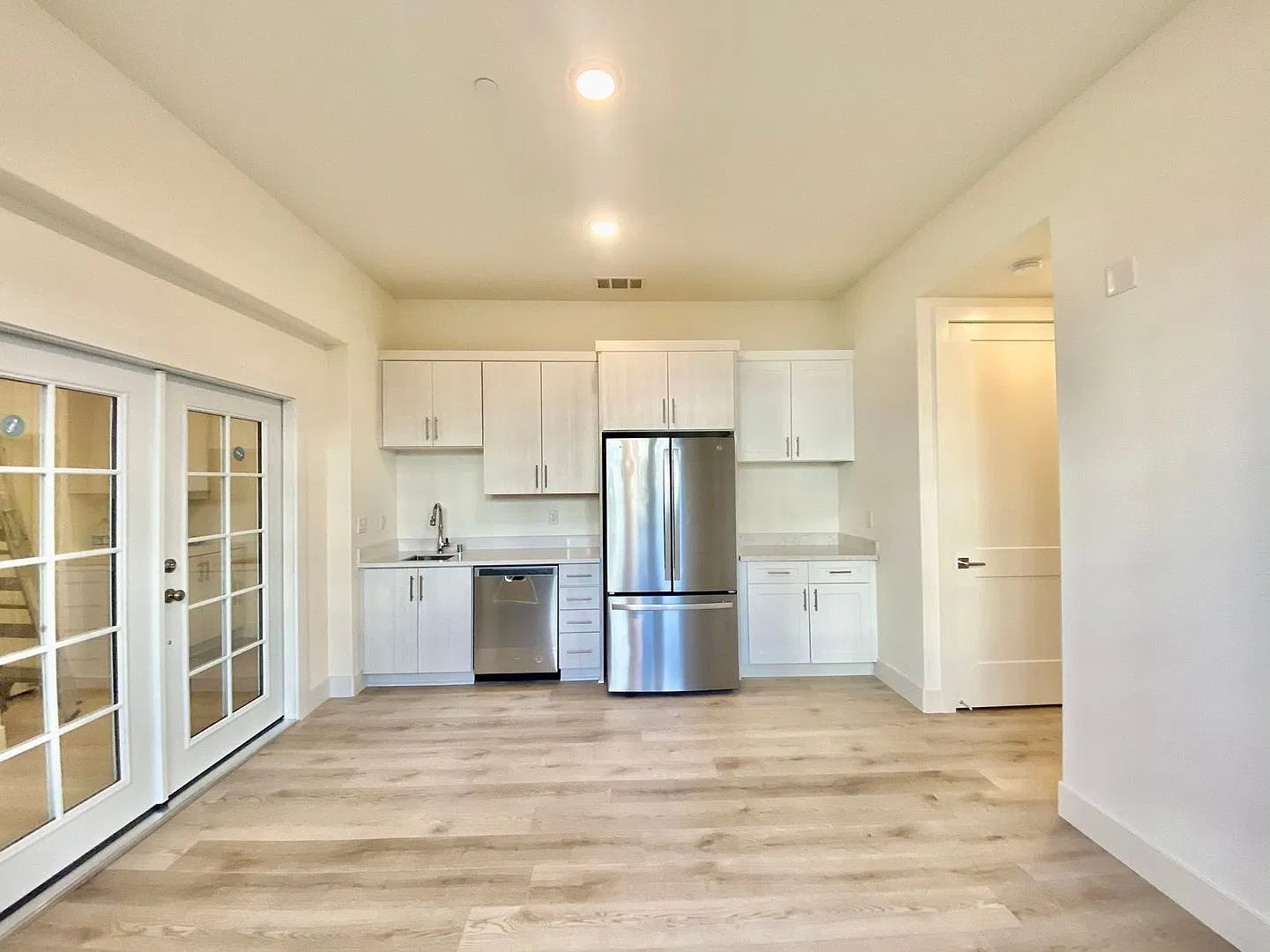 Room For Rent In Excellent Condo — Photo 3