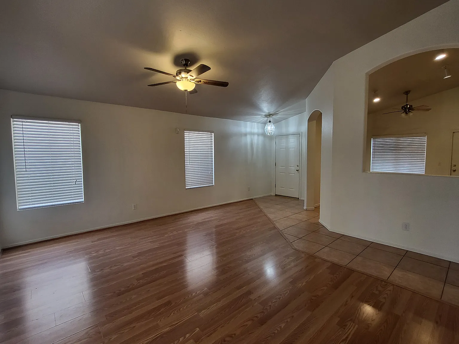 3 bed, 1358 sqft, $1,900 — Photo 3