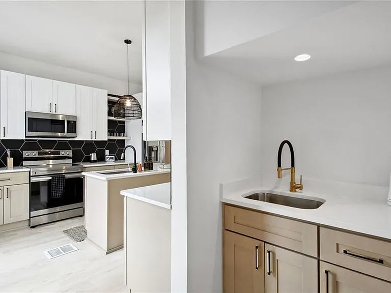 1720 Flagler Ave NE — Photo 8