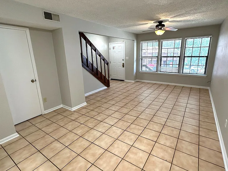 803 Timbers Ct — Photo 5