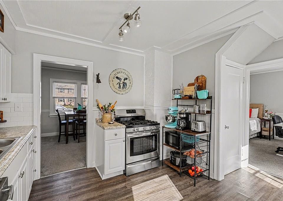 1st image of 921 E Manor Rd