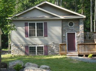 386 Lakewood Dr, Lake Ariel, PA 18436