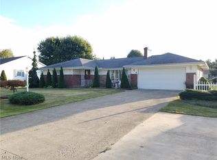 25 Lake Breeze Dr, Conneaut, OH 44030