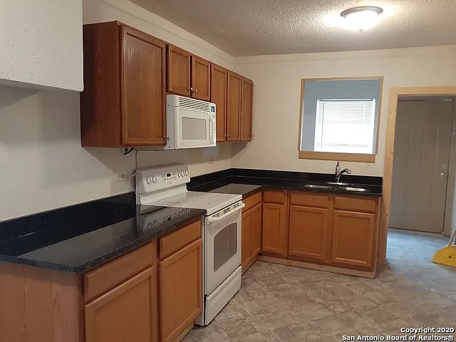 1114 S Loop 1604 E — Photo 7