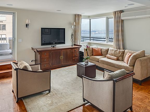3rd image of 320 W 76th St APT 11B
