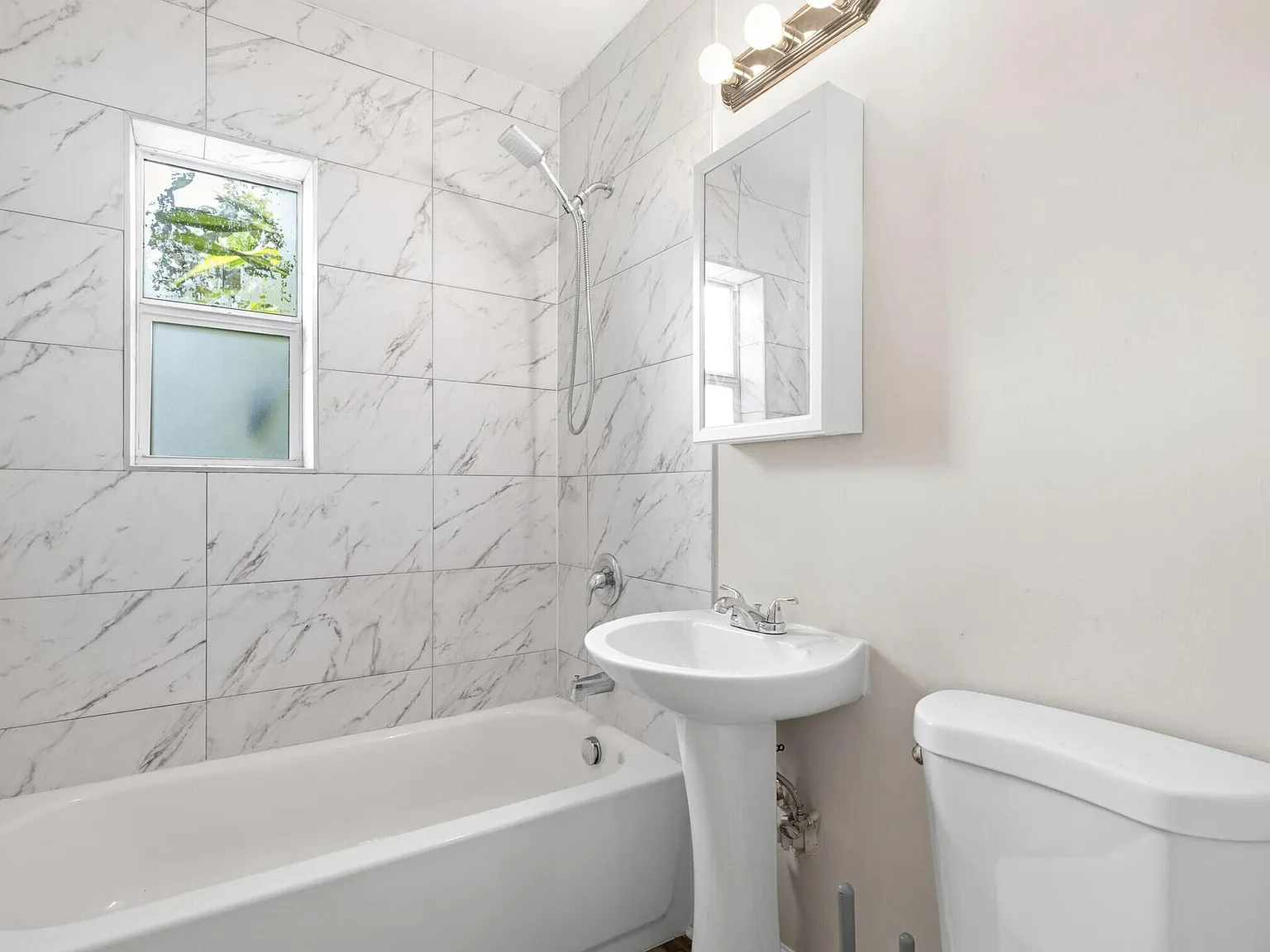 1 bed, 1.0 bath, 579 sqft, $1,350 — Photo 4