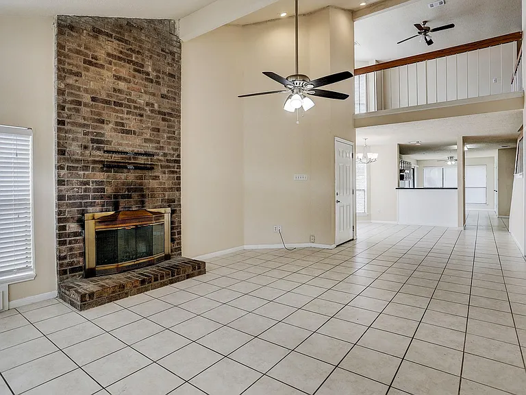 1538 Ainsdale Dr — Photo 9