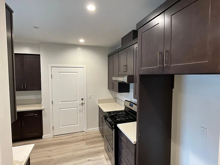 2314 Montrose Ave #E — Photo 25
