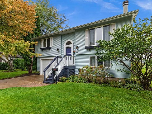 2nd image of 6 Lee Ct