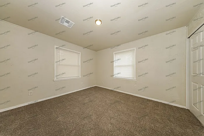 1529 SW 37th St — Photo 7