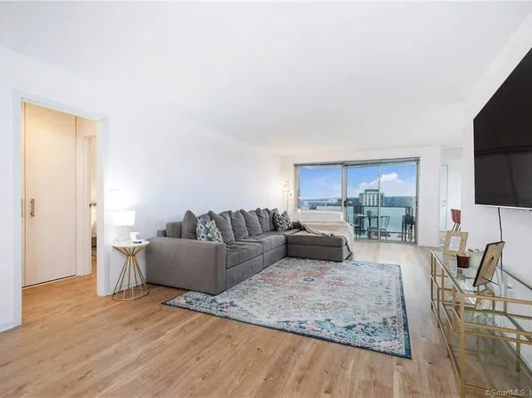 1 Strawberry Hill Court #5C, Stamford, CT 06902