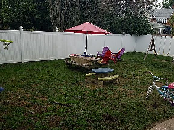 back yard new vinyl fencing