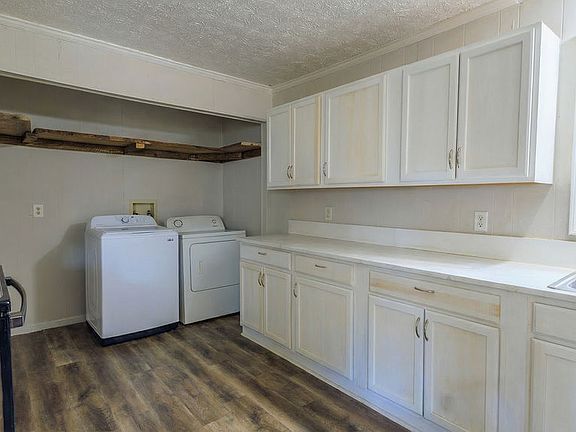 4th image of 251 E Killian St