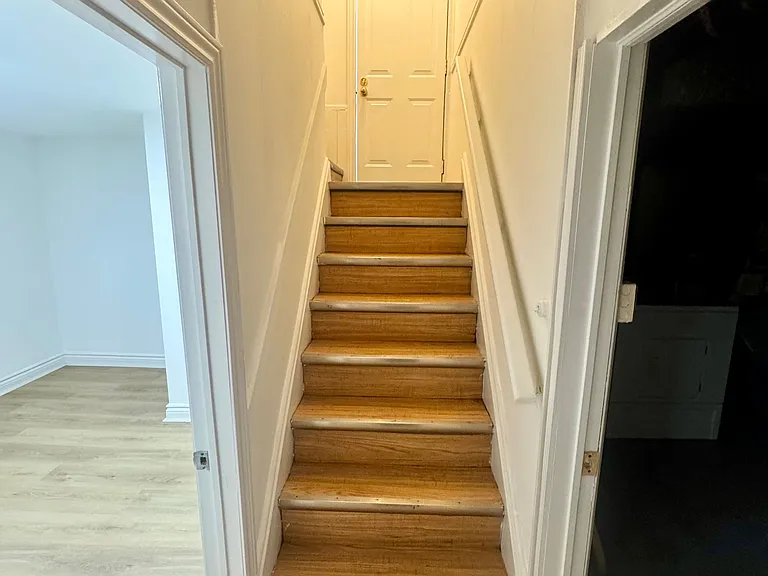 27 Lyndale Dr — Photo 1