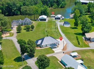 318 Yarbro Harbor Dr, Decaturville, TN 38329