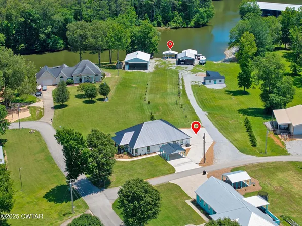 318 Yarbro Harbor Dr, Decaturville, TN 38329