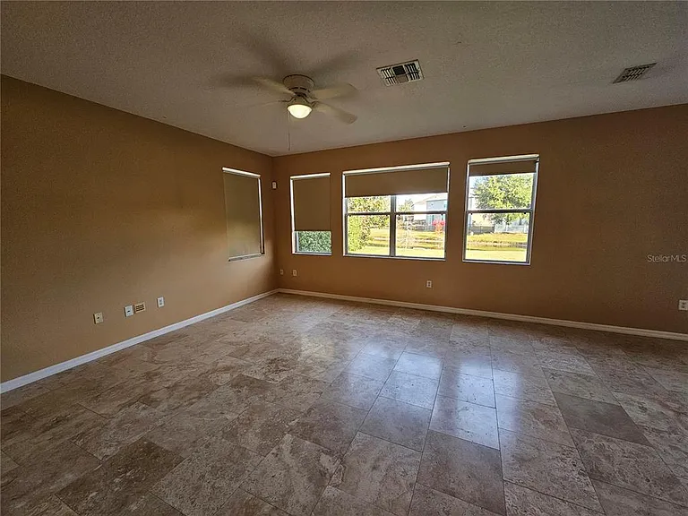 1881 Strathmore Cir — Photo 3