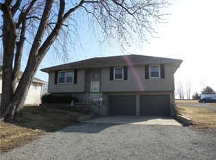 405 S Elm St, Cameron, MO 64429