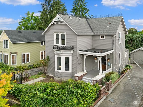 2nd image of 224 Avenue A