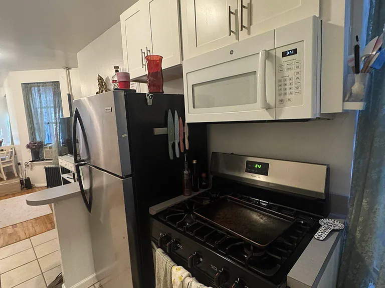 401 E 91st St #10 — Photo 13
