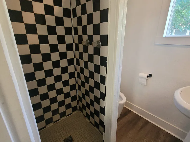 Lower Lakeshore Dr — Photo 9