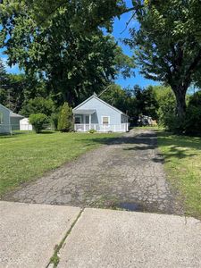 1093 Meadowlawn Dr, Pontiac, MI, 48340