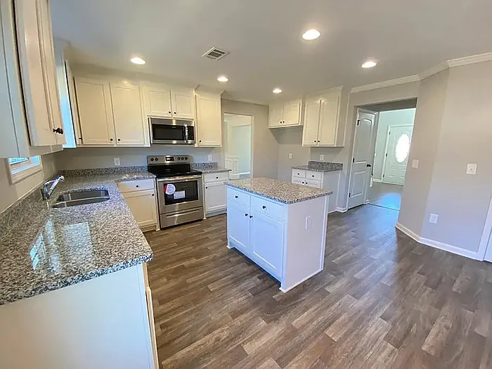 1945 Miller Lake Cir — Photo 16