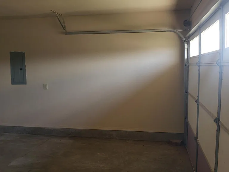 1300 Eagle Dr — Photo 2