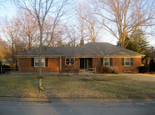 9009 Cherokee Ln, Leawood, KS 66206