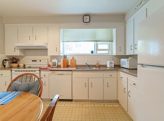 4th image of 51 Heath St E