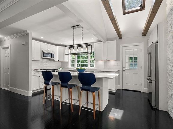 5th image of 62 Bacon St