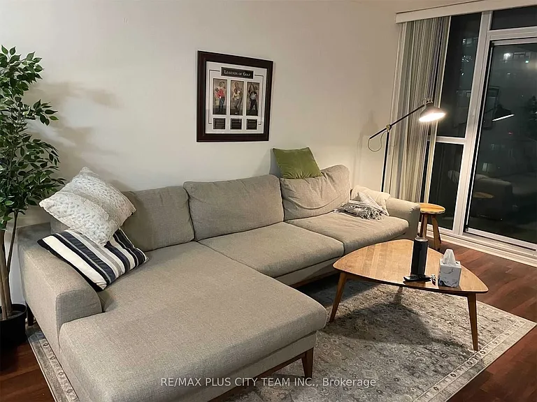 19 Grand Trunk Cres #2907 — Photo 3