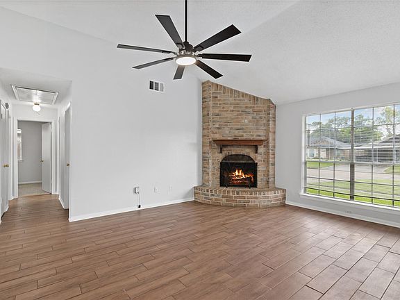 3rd image of 3105 Wood Fox Dr