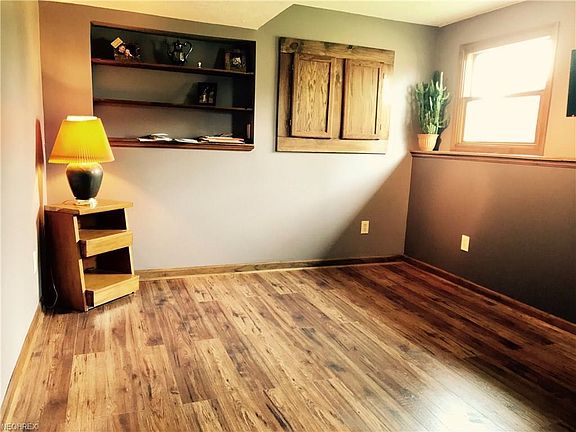 4th image of 18350 James Way