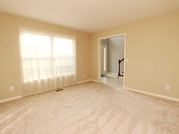 3rd image of 10130 Brookline Dr