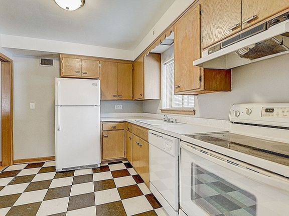 3rd image of 4802-4812 W Wells St #4812-4
