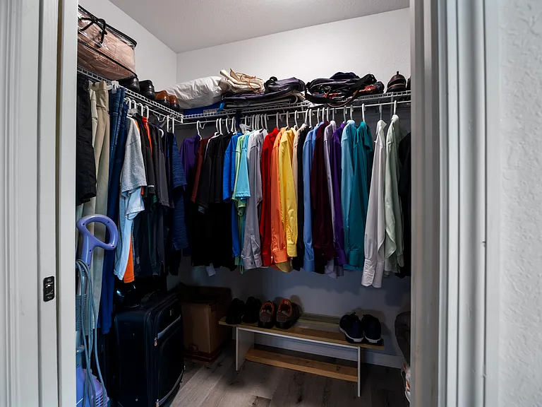 UNFURNISHED MAIN BEDROOM CLOSET